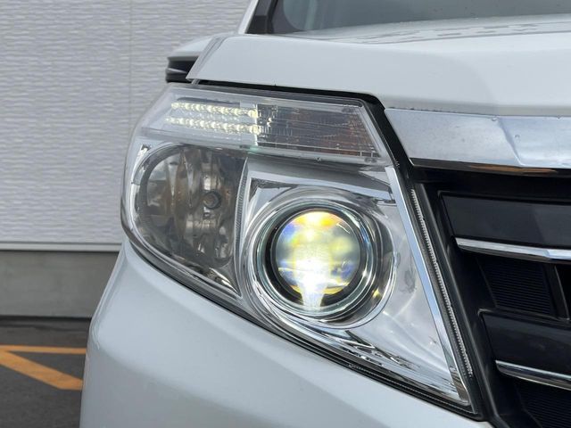 Toyota NOAH HYBRID 2014-07 3678318-11