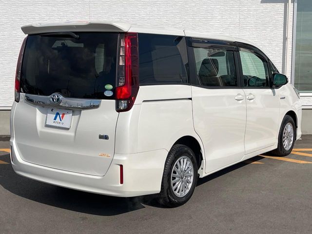 Toyota NOAH HYBRID 2014-07 3678318-16