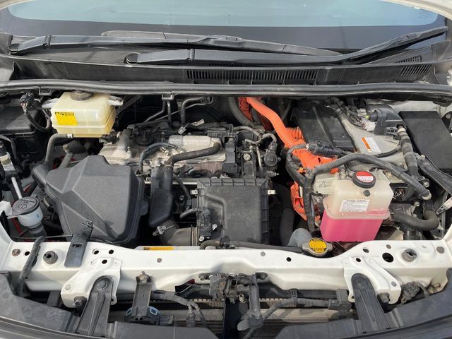 Toyota NOAH HYBRID 2014-07 3678318-17