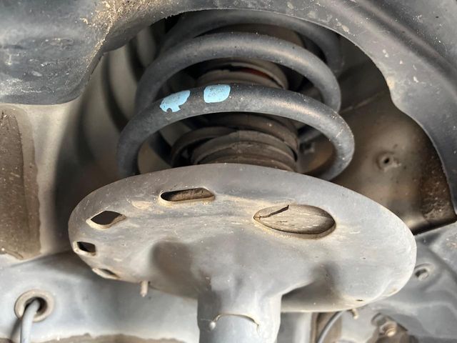 Toyota NOAH HYBRID 2014-07 3678318-19