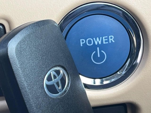 Toyota NOAH HYBRID 2014-07 3678318-6