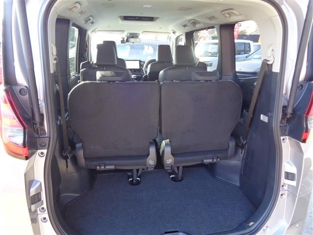 Toyota NOAH HYBRID 2023-01 3678285-15