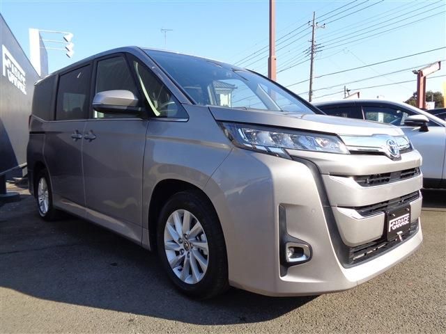 Toyota NOAH HYBRID 2023-01 3678285-2