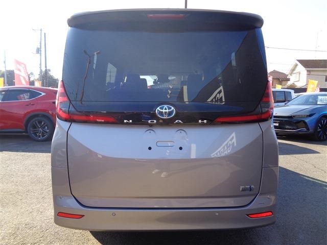 Toyota NOAH HYBRID 2023-01 3678285-6