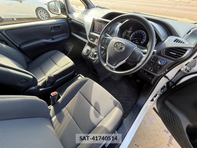 Toyota NOAH HYBRID 2014-07 3716289-18