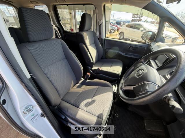 Toyota NOAH HYBRID 2014-07 3716289-19