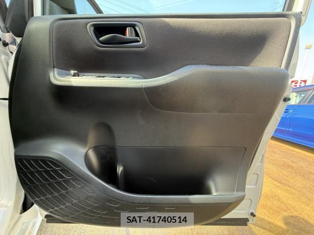 Toyota NOAH HYBRID 2014-07 3716289-20