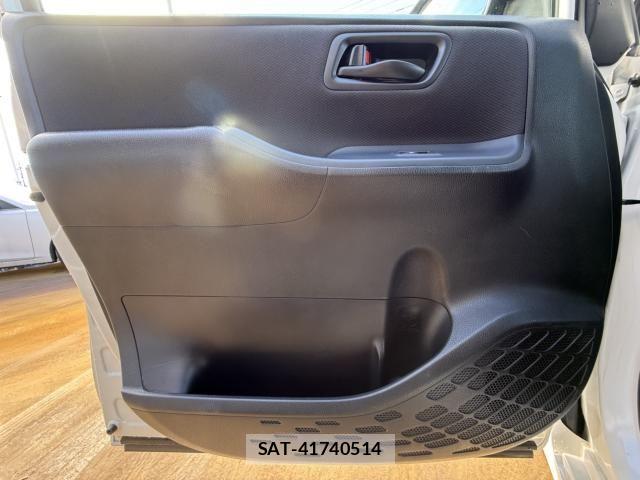 Toyota NOAH HYBRID 2014-07 3716289-24