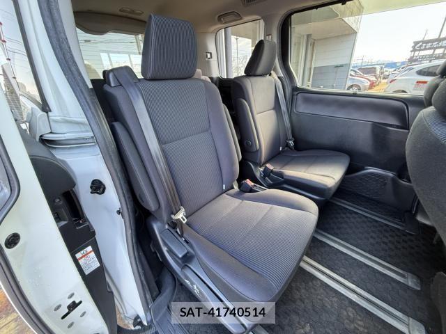 Toyota NOAH HYBRID 2014-07 3716289-26