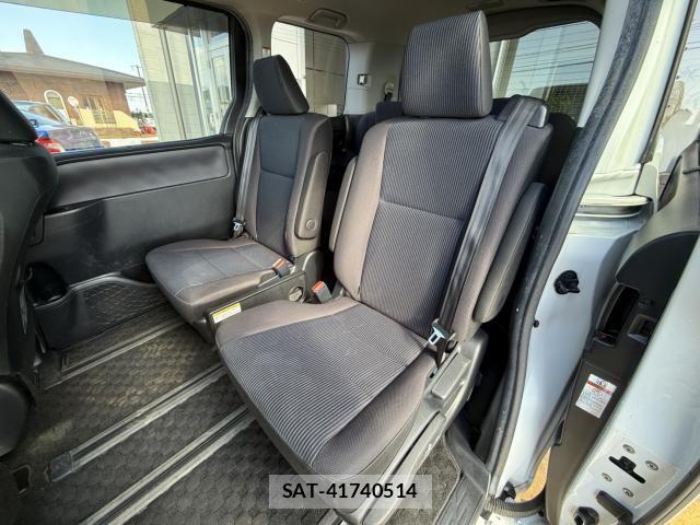 Toyota NOAH HYBRID 2014-07 3716289-28