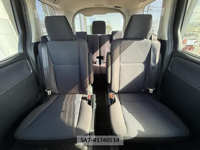 Toyota NOAH HYBRID 2014-07 3716289-29