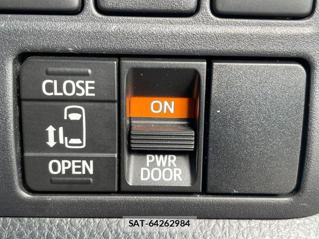 Toyota NOAH HYBRID 2019-03 3716288-5