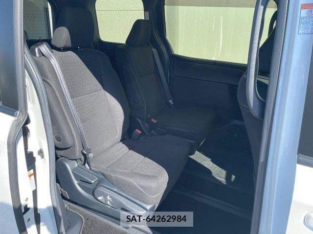 Toyota NOAH HYBRID 2019-03 3716288-8