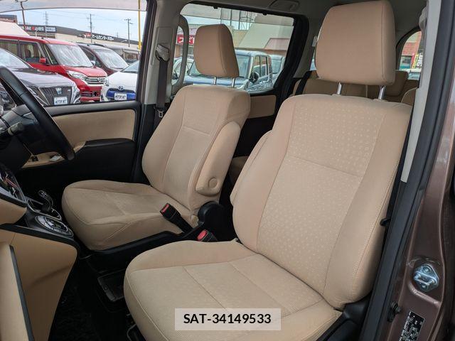 Toyota NOAH HYBRID 2014-03 3773181-2