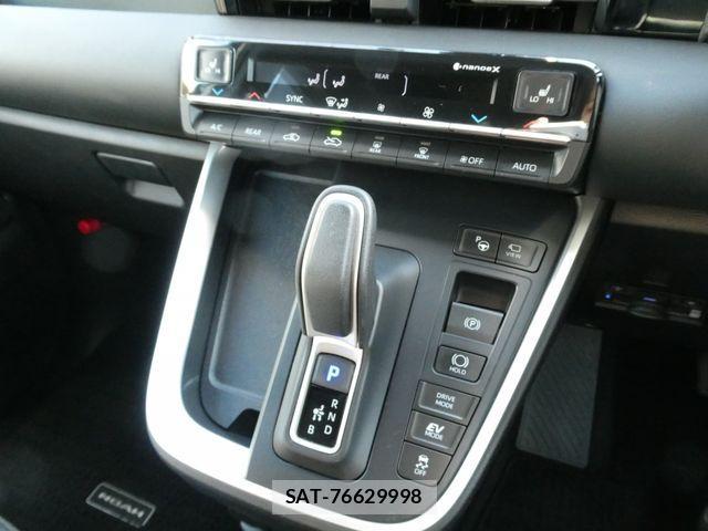 Toyota NOAH HYBRID 2022-06 3908261-10