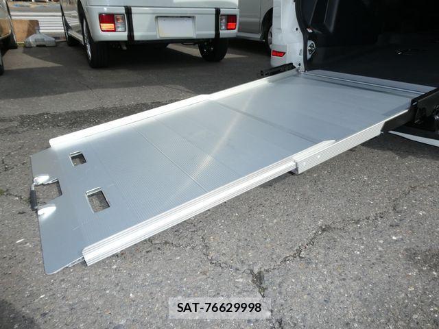 Toyota NOAH HYBRID 2022-06 3908261-1