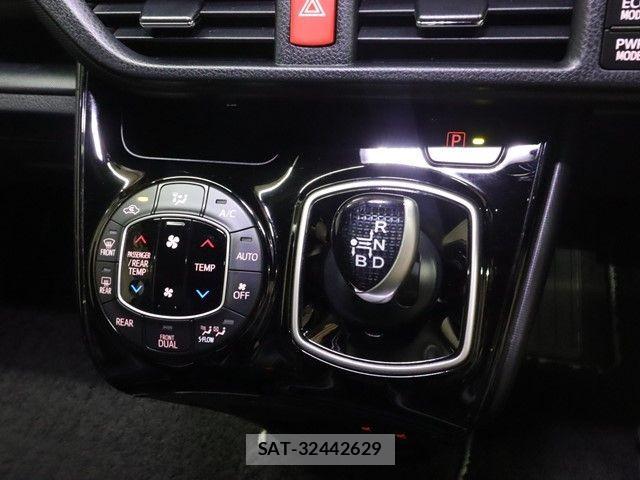 Toyota NOAH HYBRID 2019-04 4046409-22