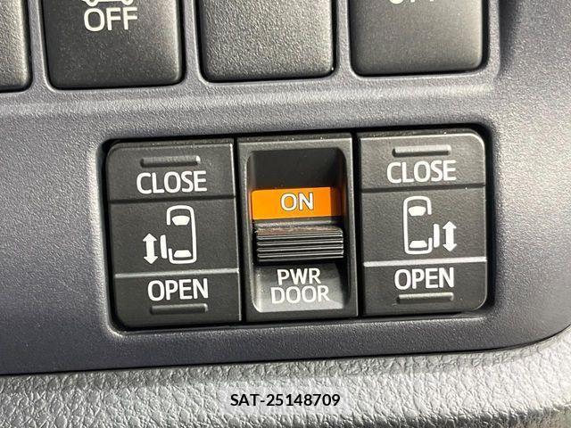Toyota NOAH HYBRID 2015-08 4328347-4