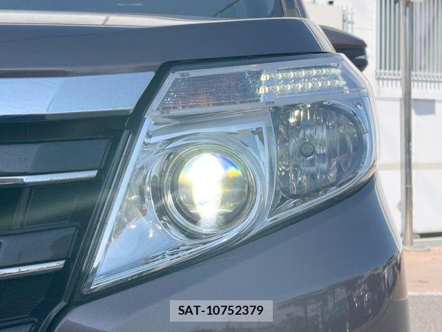 Toyota NOAH HYBRID 2014-03 4393987-12