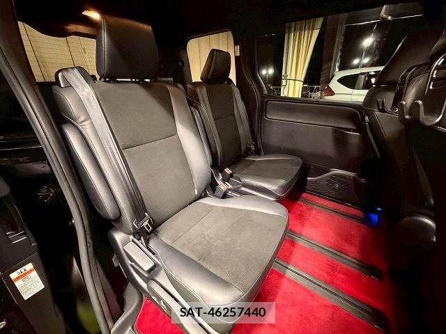 Toyota NOAH HYBRID 2019-03 4422682-9