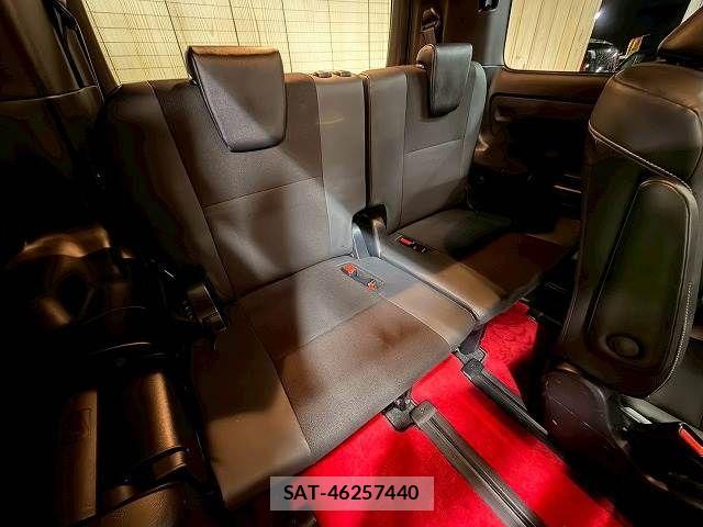 Toyota NOAH HYBRID 2019-03 4422682-10