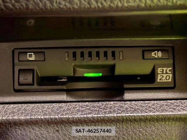 Toyota NOAH HYBRID 2019-03 4422682-11