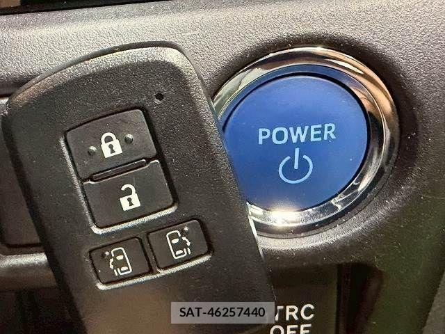Toyota NOAH HYBRID 2019-03 4422682-12