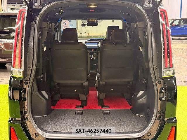 Toyota NOAH HYBRID 2019-03 4422682-19