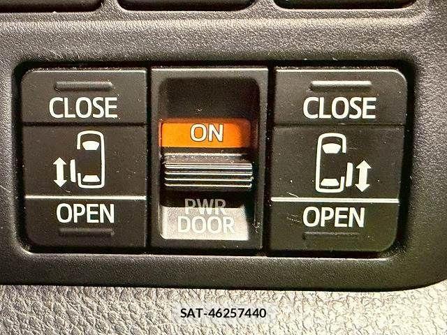 Toyota NOAH HYBRID 2019-03 4422682-6
