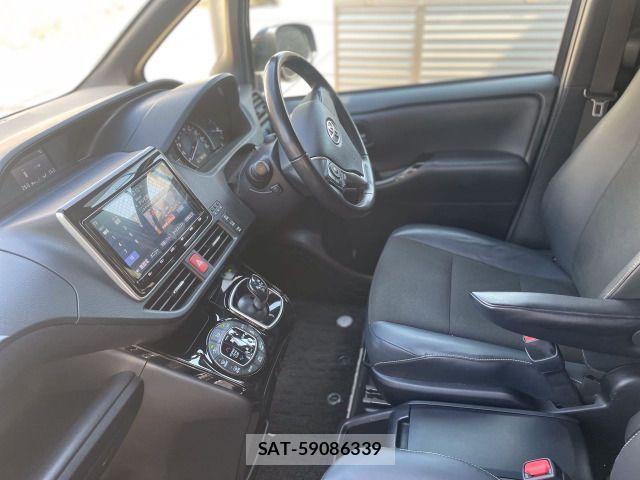 Toyota NOAH HYBRID 2020-05 4598118-2