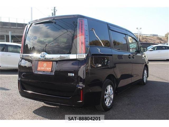 Toyota NOAH HYBRID 2018-07 4598125-10