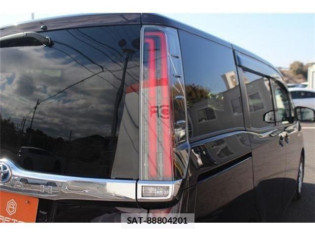Toyota NOAH HYBRID 2018-07 4598125-19