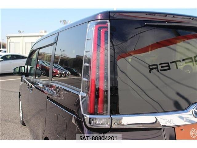 Toyota NOAH HYBRID 2018-07 4598125-20