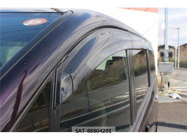 Toyota NOAH HYBRID 2018-07 4598125-24