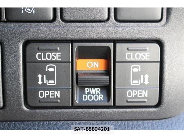 Toyota NOAH HYBRID 2018-07 4598125-4