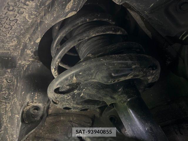 Toyota NOAH HYBRID 2015-03 4598130-19