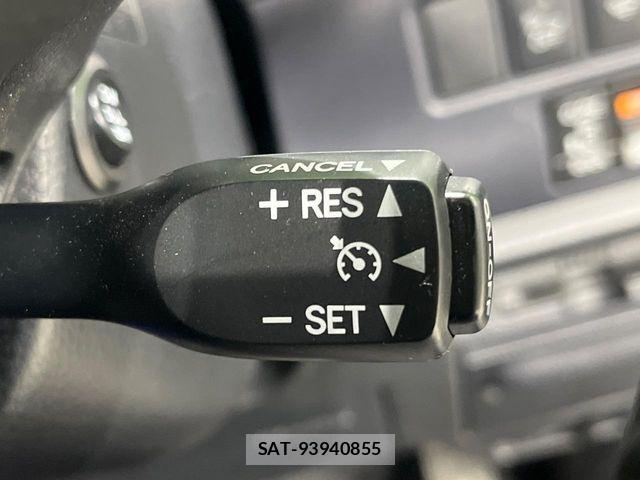 Toyota NOAH HYBRID 2015-03 4598130-6