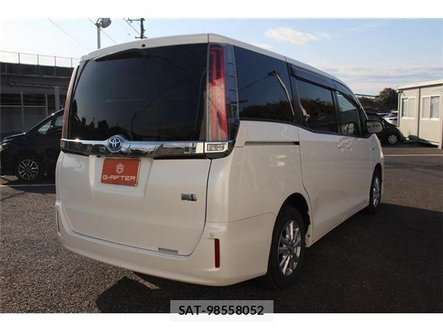 Toyota NOAH HYBRID 2017-12 4640175-10
