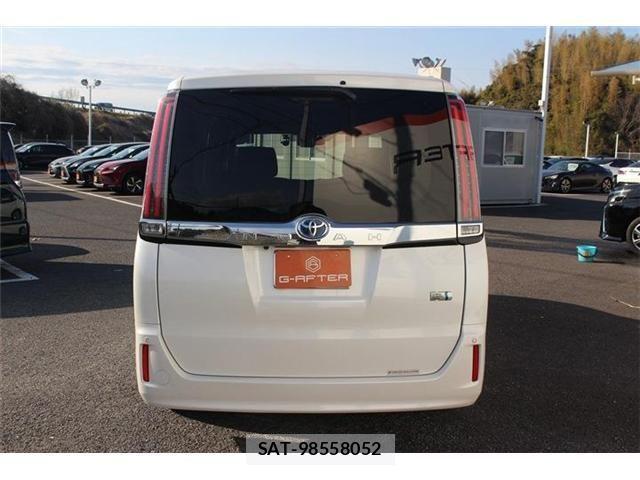 Toyota NOAH HYBRID 2017-12 4640175-11