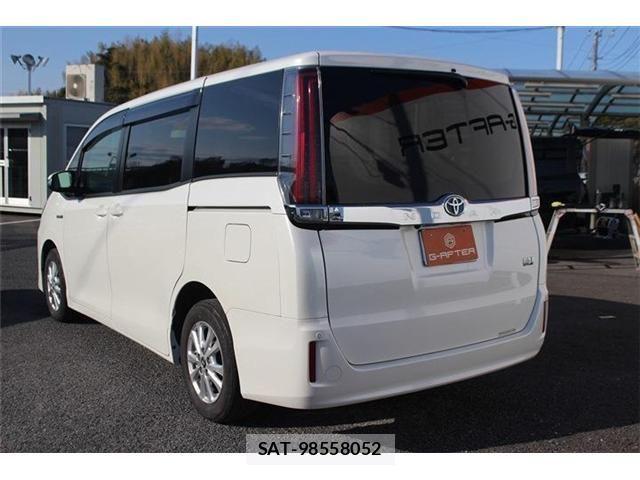 Toyota NOAH HYBRID 2017-12 4640175-12