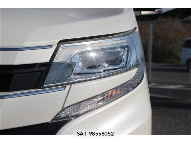 Toyota NOAH HYBRID 2017-12 4640175-17