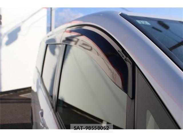 Toyota NOAH HYBRID 2017-12 4640175-22