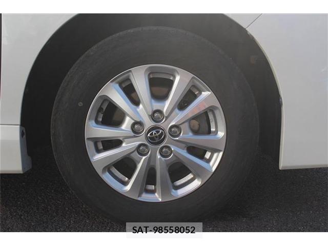 Toyota NOAH HYBRID 2017-12 4640175-25