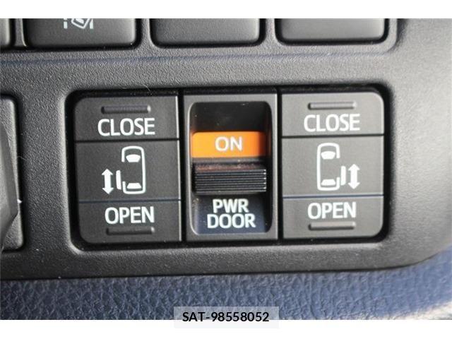 Toyota NOAH HYBRID 2017-12 4640175-6