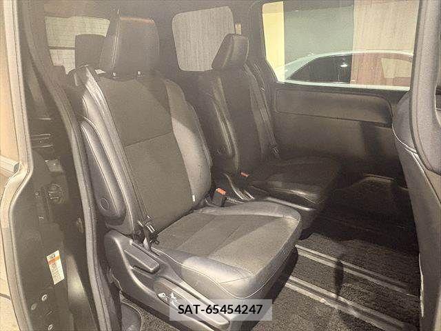 Toyota NOAH HYBRID 2017-06 4756233-9