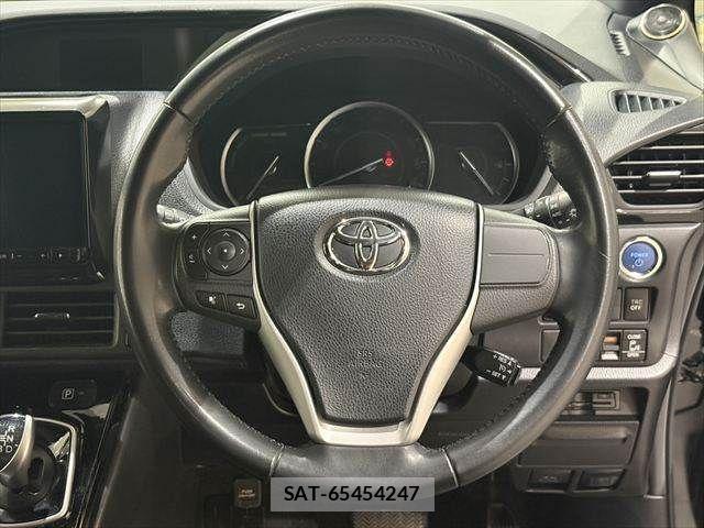 Toyota NOAH HYBRID 2017-06 4756233-12