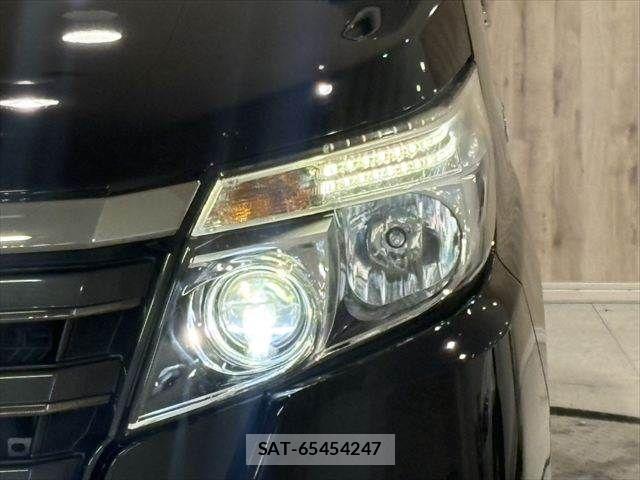 Toyota NOAH HYBRID 2017-06 4756233-13