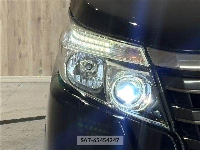Toyota NOAH HYBRID 2017-06 4756233-14