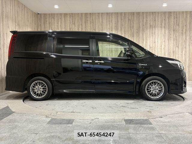 Toyota NOAH HYBRID 2017-06 4756233-18