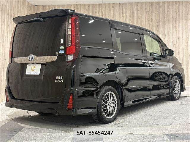 Toyota NOAH HYBRID 2017-06 4756233-19